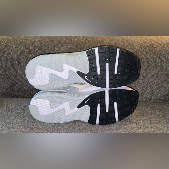 New Women’s Size 9 Nike Air Max Excee Shoes
